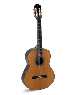 GUITARRA CLÁSICA ADMIRA A10 ELECTRIFICADA CON FISHMAN SERIE ARTESANÍA